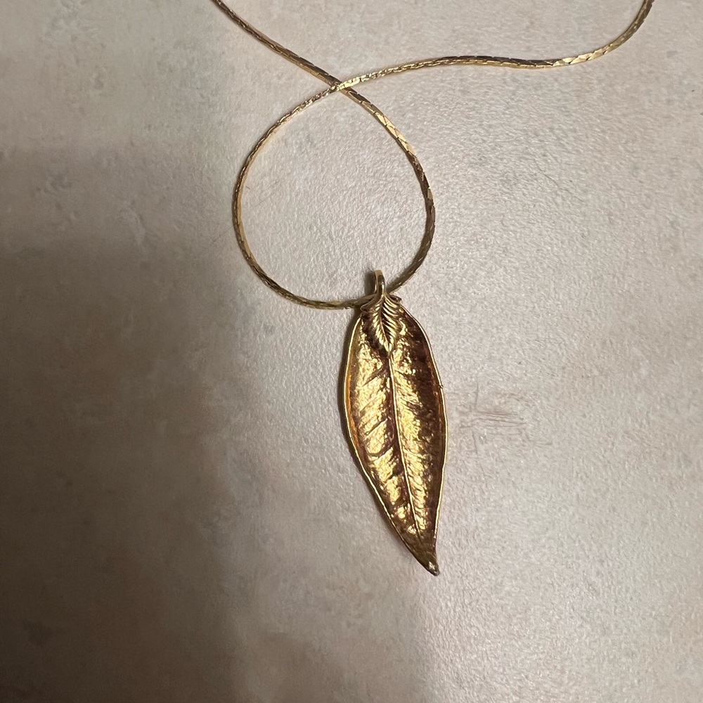 Elegant Gold Leaf Necklace - Picture 2 of 3